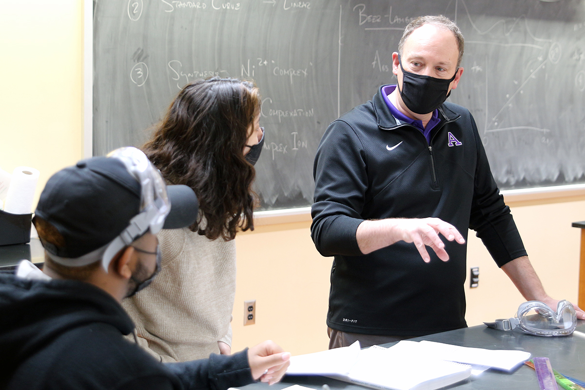 Albion College faculty member leads a class in lab