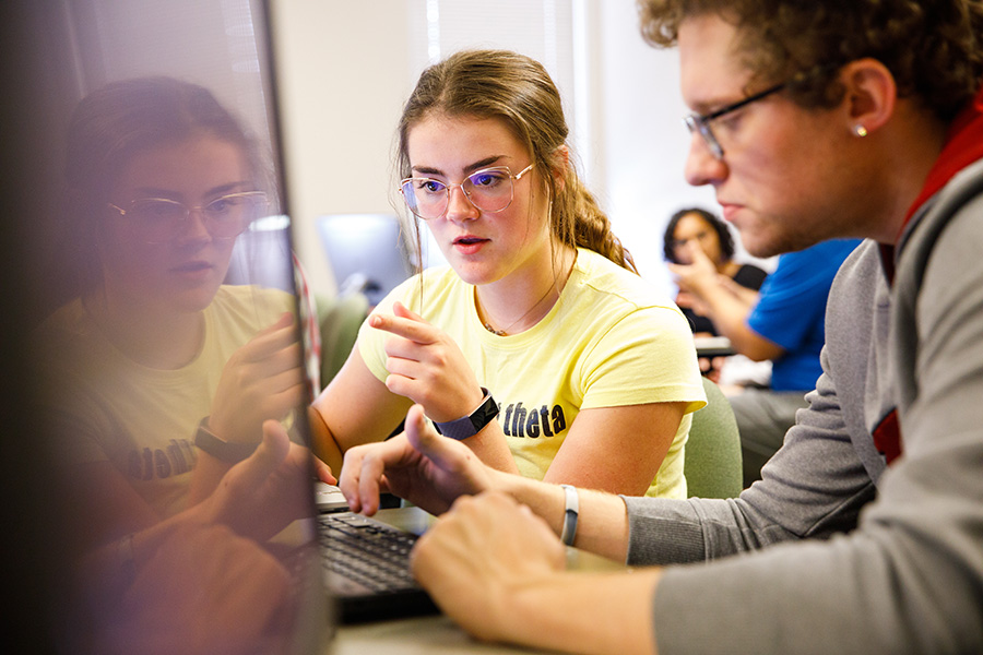 Albion College students collaborate in class.