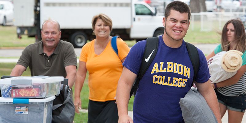 A group of students and guardians moving into Wesley Hall.