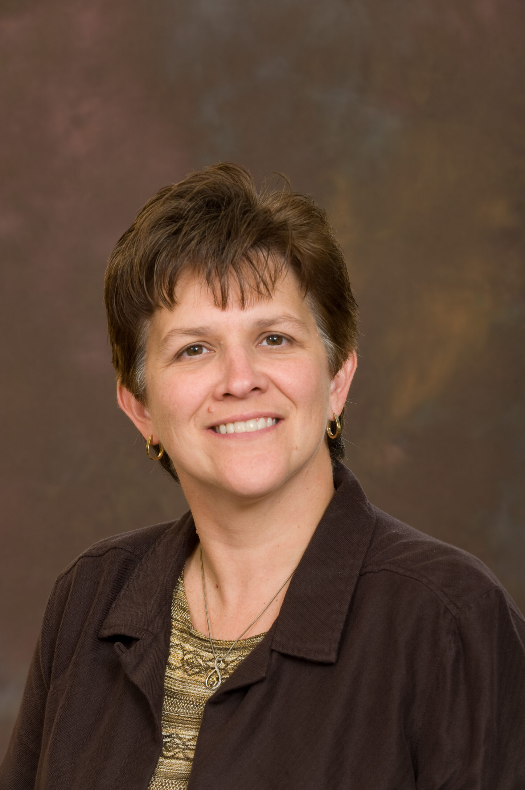 A professional headshot of Lisa Locke.