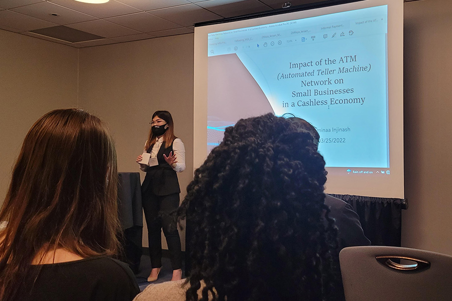Aminaa Injinash presents at the Midwest Economics Association Annual Meeting last month.
