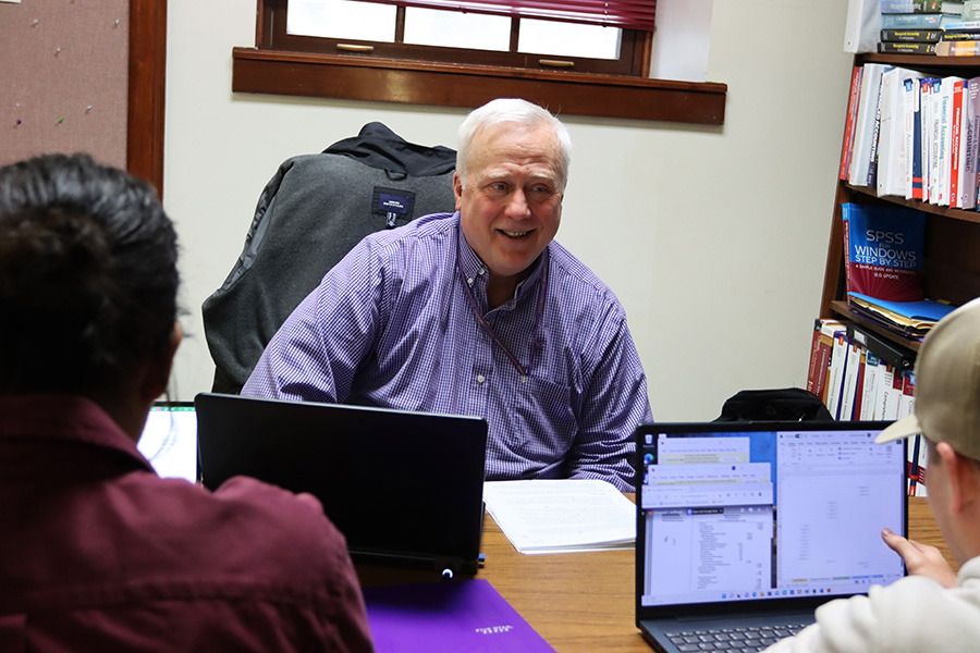 Dr. John Carlson talks with Albion College Economics and Management students.